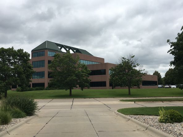 600 Stevens Port Dr, North Sioux City, SD 57049
